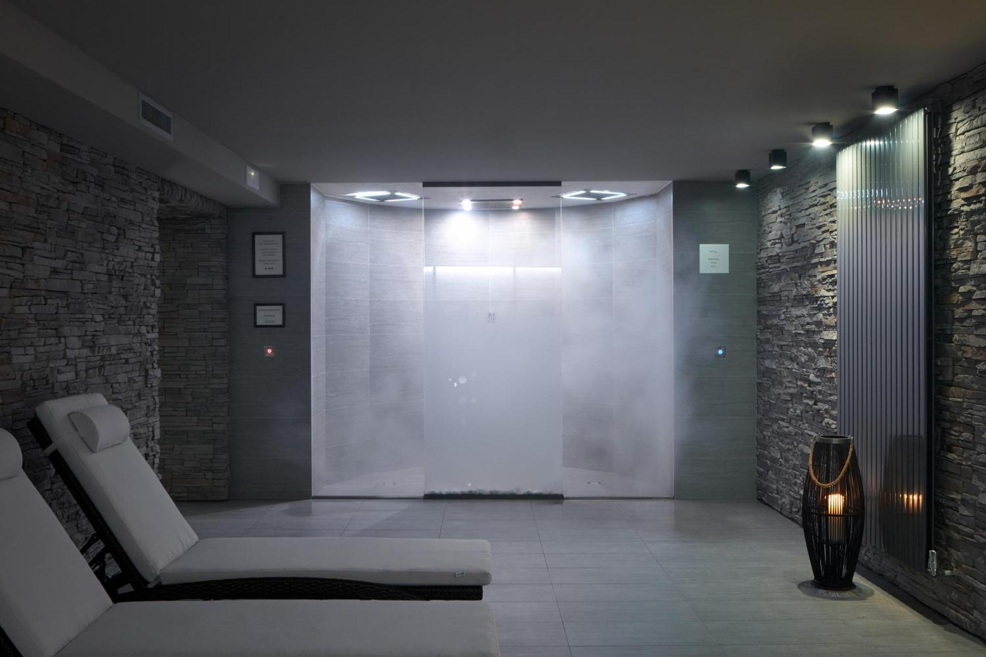 Hotel Wulfenia 4S - Adults Only ゾンネンアルペ・ナスフェルト エクステリア 写真